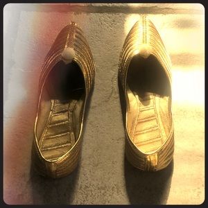 Traditional Indian wedding shoes